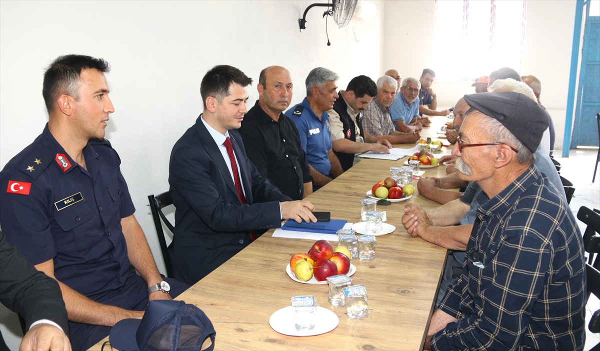 Kaymakam Bayram, Yerkozlu Köyü\'nde Vatandaşları Dinledi
