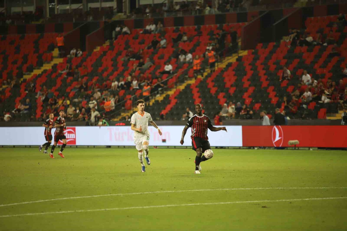 Gaziantep FK - Alanyaspor: İlk Yarısı 0-1