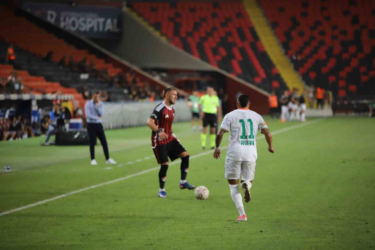 Gaziantep FK - Alanyaspor Beraberlikle Açtı