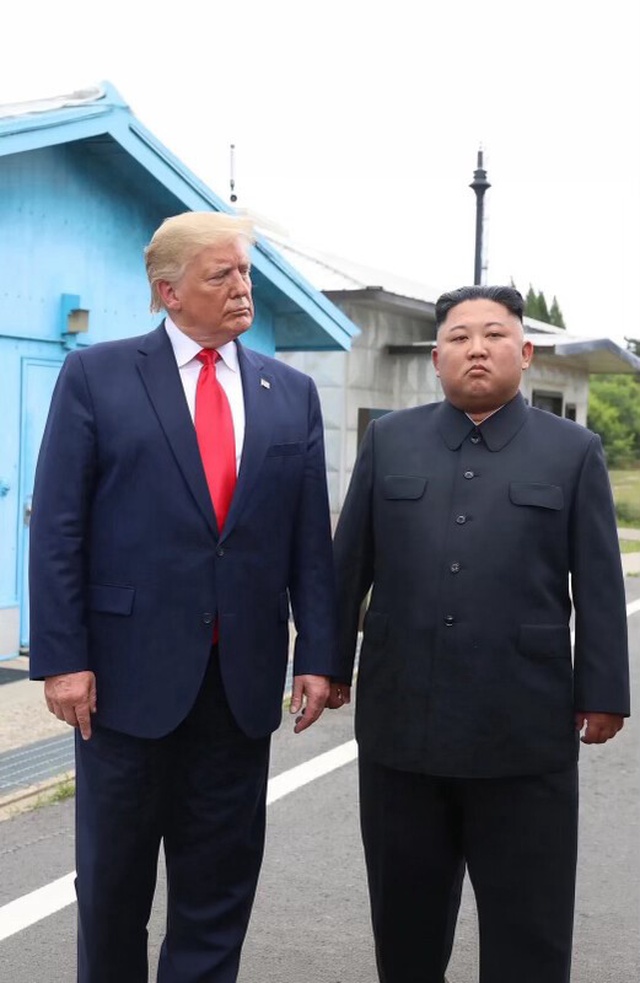 Trump, Kim Jong Un'la fotoğrafını paylaştı: Çok iyi geçiniyoruz