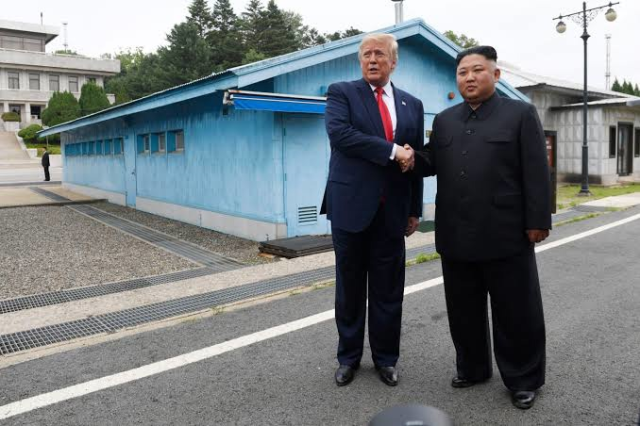 Trump, Kim Jong Un'la fotoğrafını paylaştı: Çok iyi geçiniyoruz