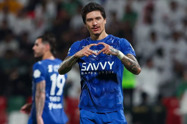 Uçak kalktı geliyor! Süper Lig devi bir yıldız golcü daha getiriyor