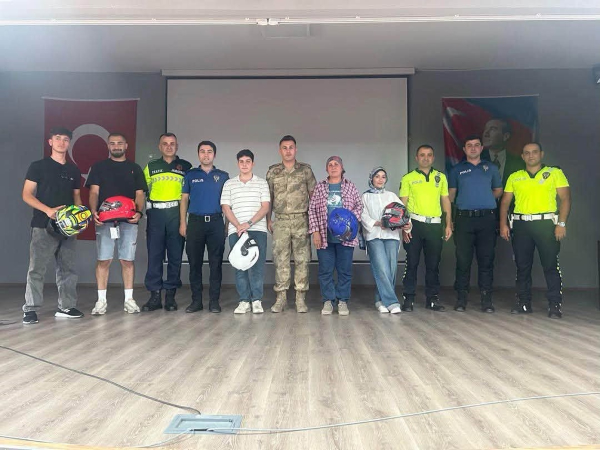 Üzümlü\'de Motosiklet Sürücülerine Eğitim