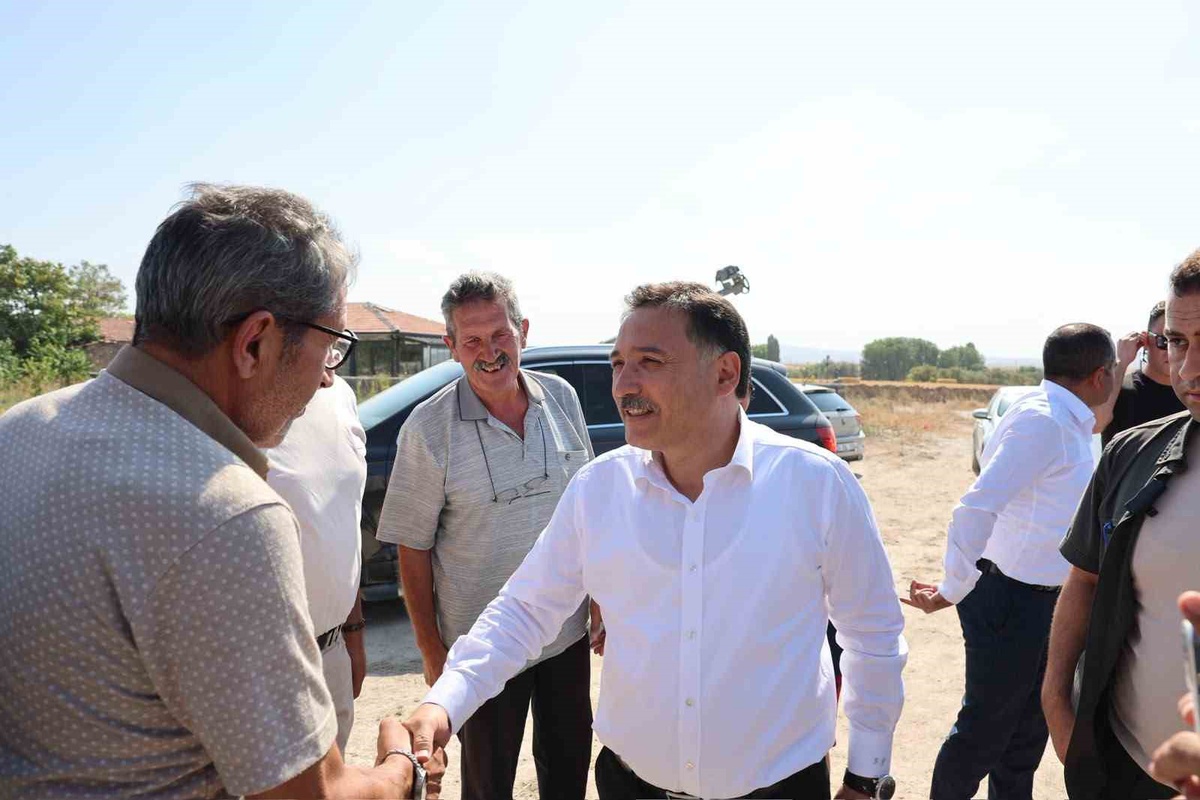 Vali Çiçek Elmalı Mahallesi\'nde Ziyarette Bulundu