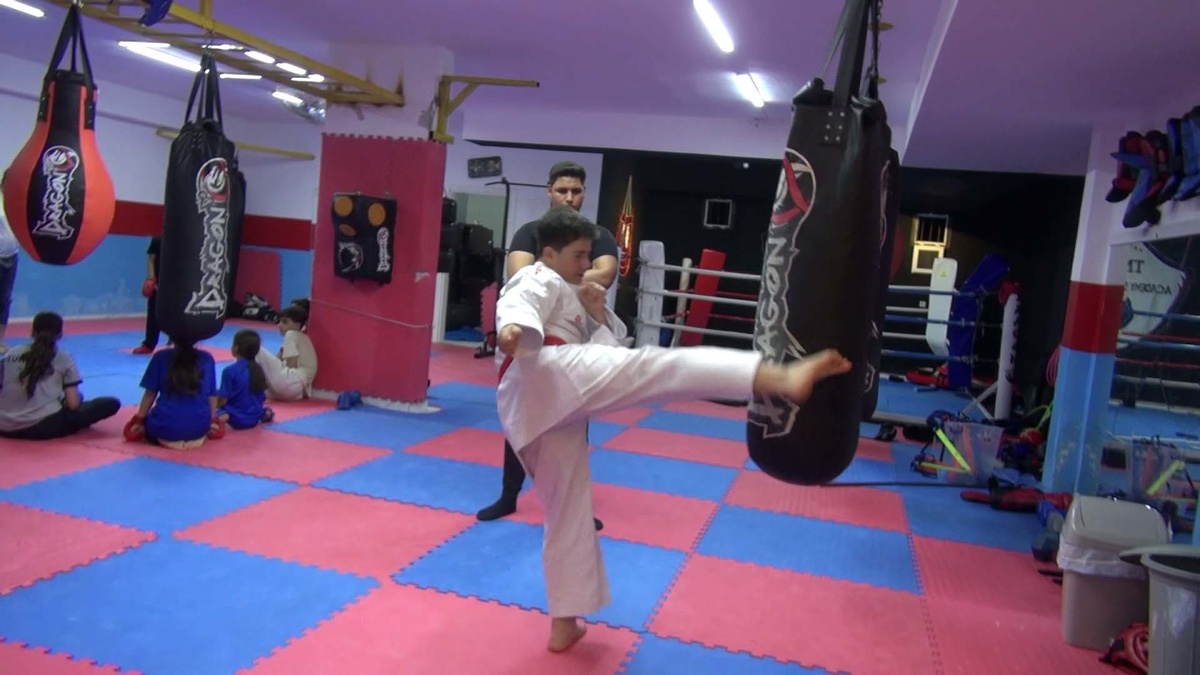 Hataylı genç karateci Nassa\'nın hedefi Avrupa ve dünya şampiyonluğu