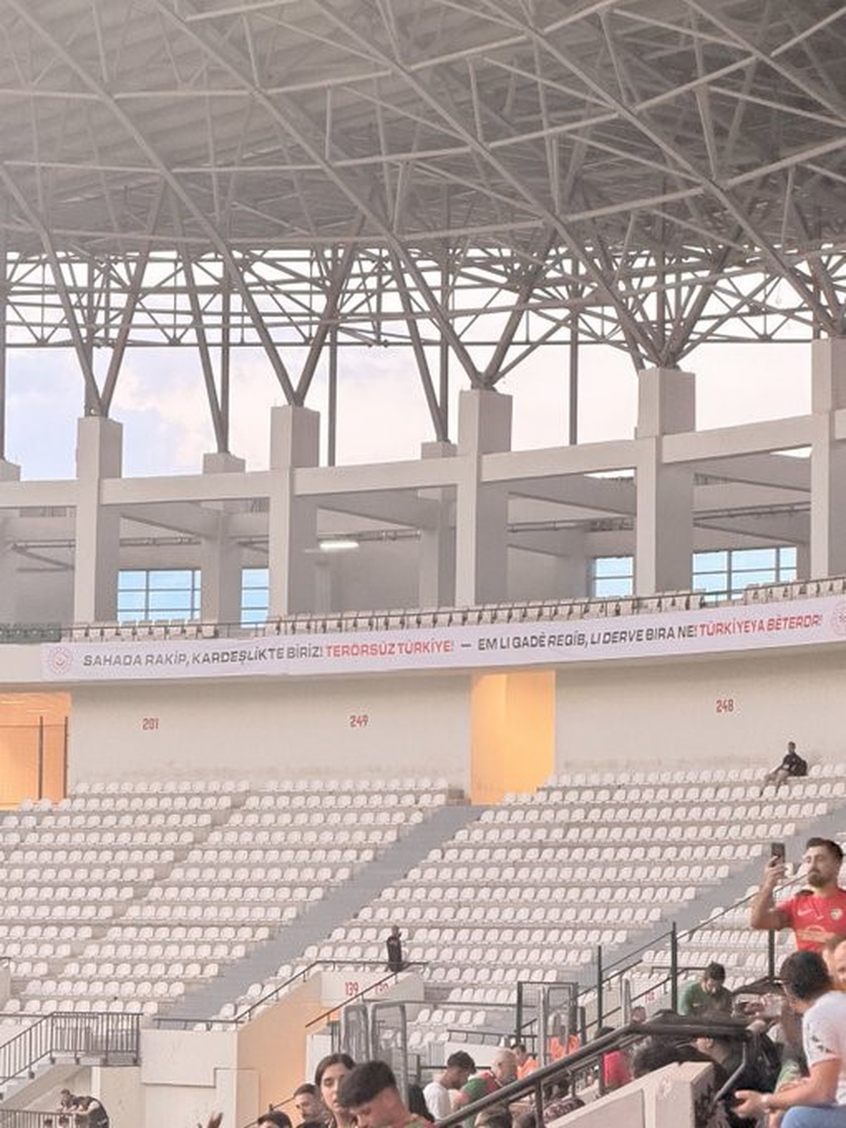 Stadyumda \'Terörsüz Türkiye\' Pankartı
