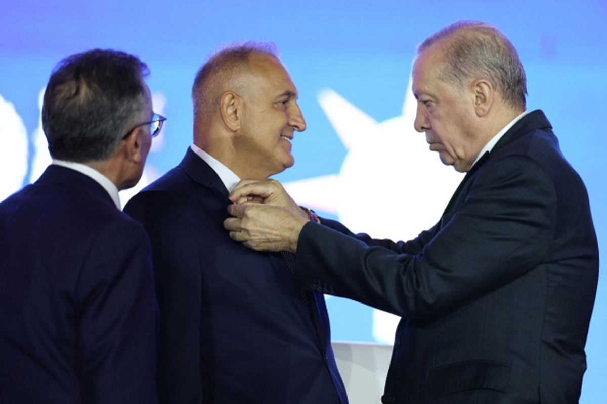 AK Parti’ye geçen Aydın Milletvekili Ömer Karakaş kararının nedenini açıkladı