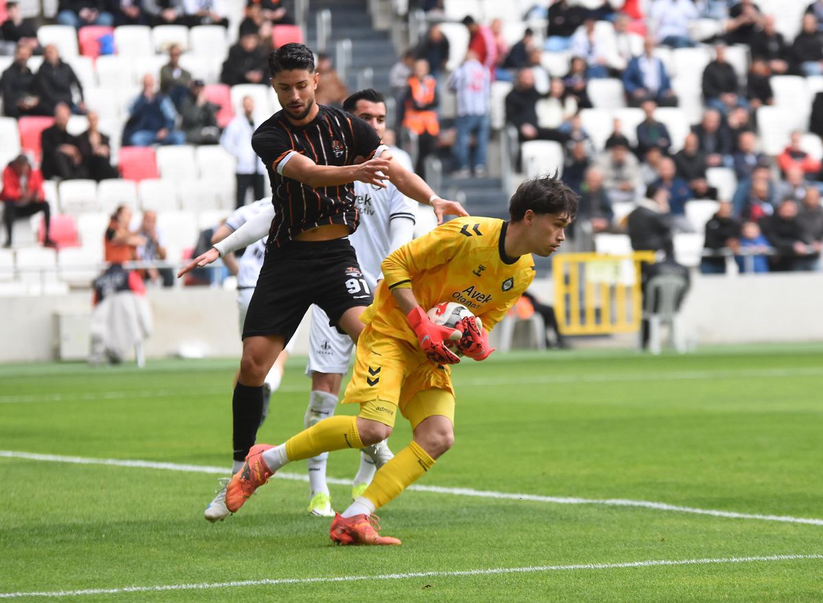 Altay\'da Ulaş Hasan Özçelik 1. Kaleci Oldu