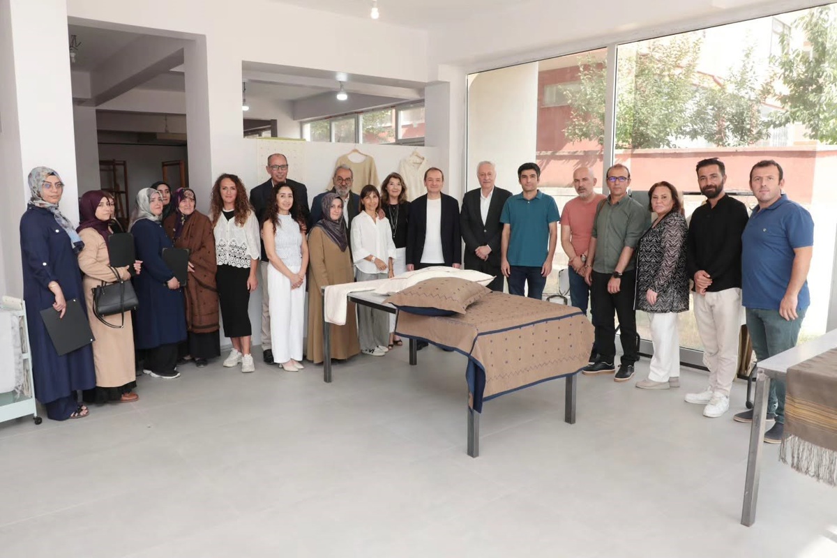 Bayburt’ta ehram dokuma eğitimini tamamlayan 20 kadın sertifikalarını aldı