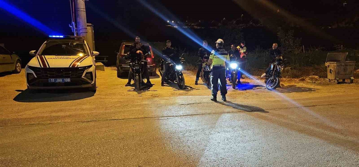 Jandarmadan Motosiklet Sürücülerine Güvenli Sürüş Eğitimi