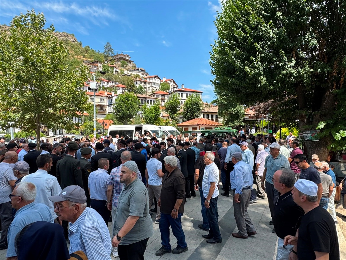 Şehit annesi Neriman Sarpkaya Göynük\'te defnedildi