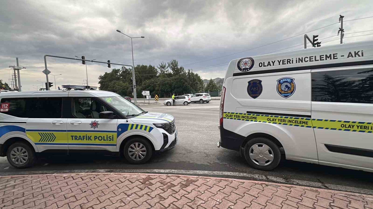 Burdur\'da Trafik Kazası: Motosiklet Sürücüsü Ağır Yaralı