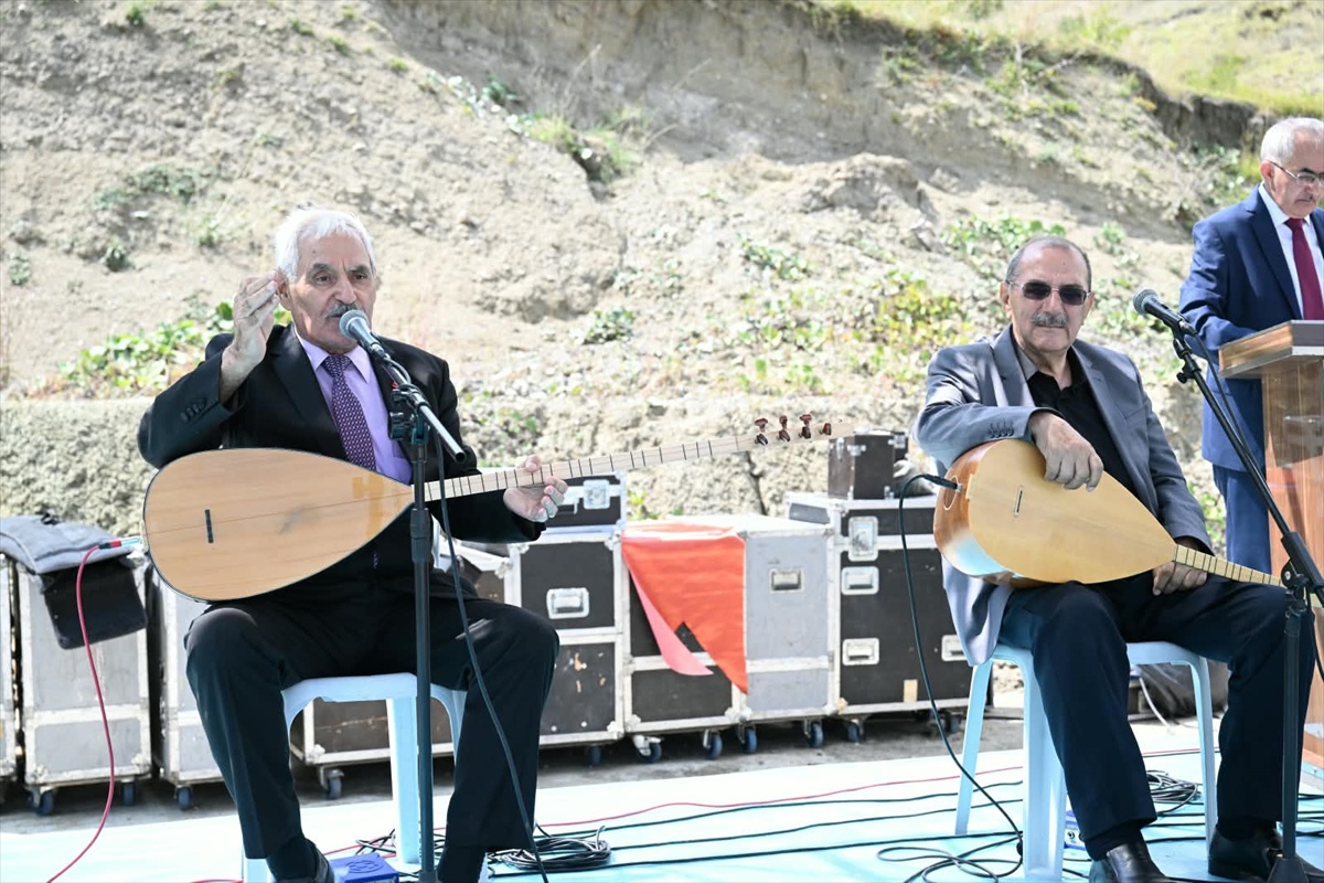 Aşık Sümmani Anıldı