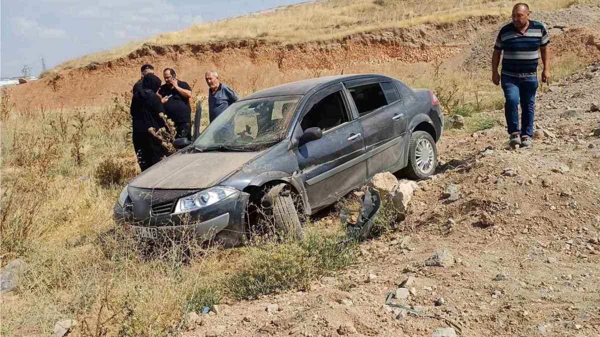 Eskişehir\'de Kaza: Otomobil Yoldan Çıktı