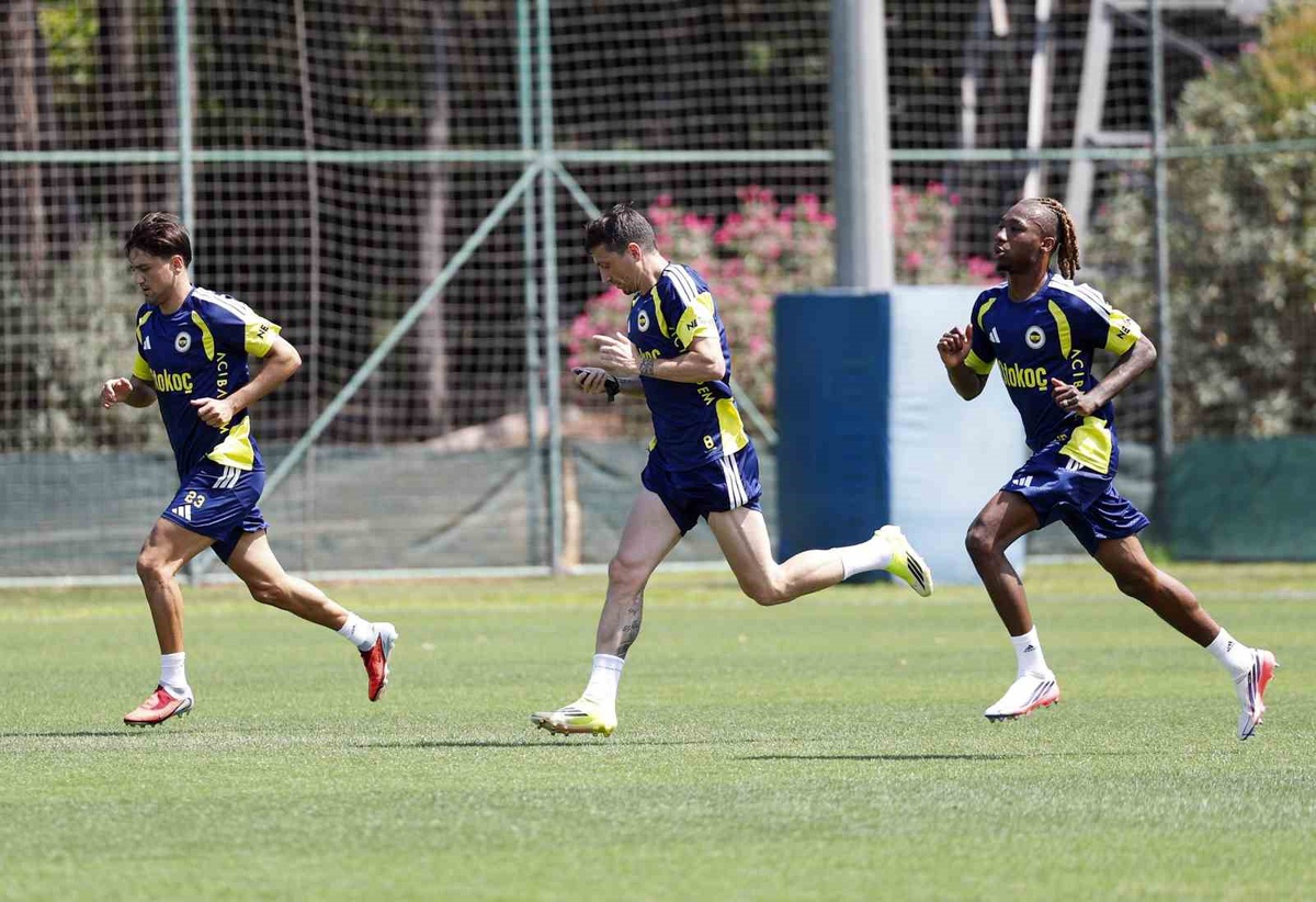 Fenerbahçe, Lyon Maçına Hazırlanıyor