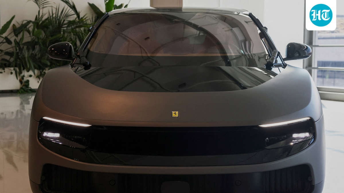 Ferrari\'nin Elektrikli Aracı Rekor Fiyata Satıldı