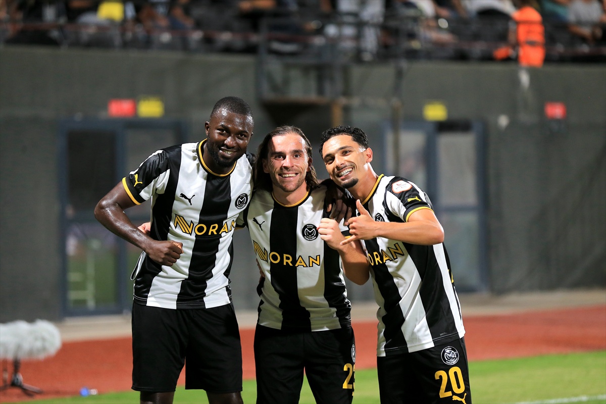 Manisa FK, Vanspor FK\'yi 4-1 Mağlup Etti
