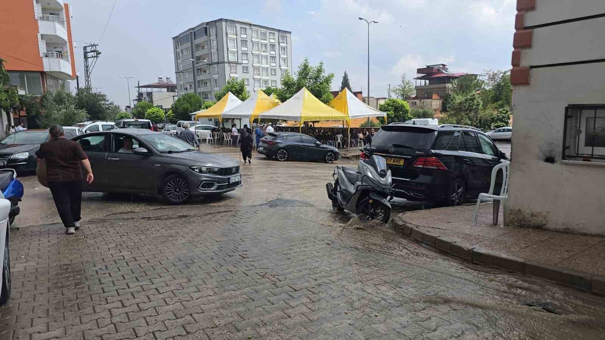 İslahiye\'de Yaz Yağmuru Keyfi