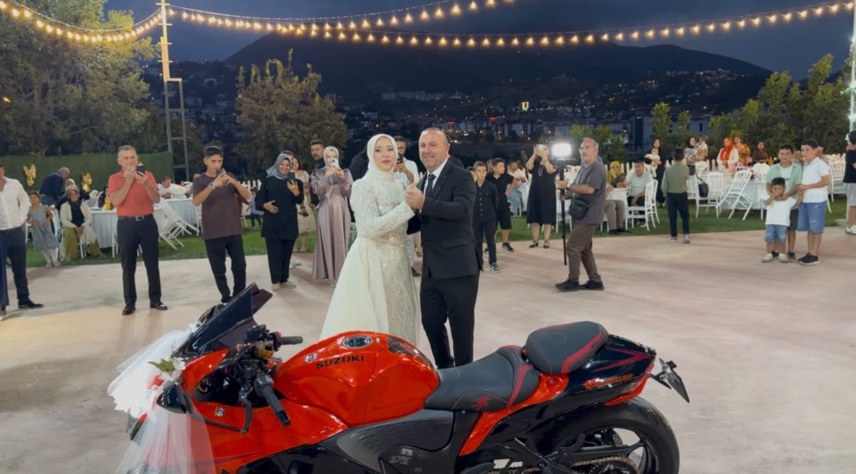 Düğünde Motosiklet Şovları