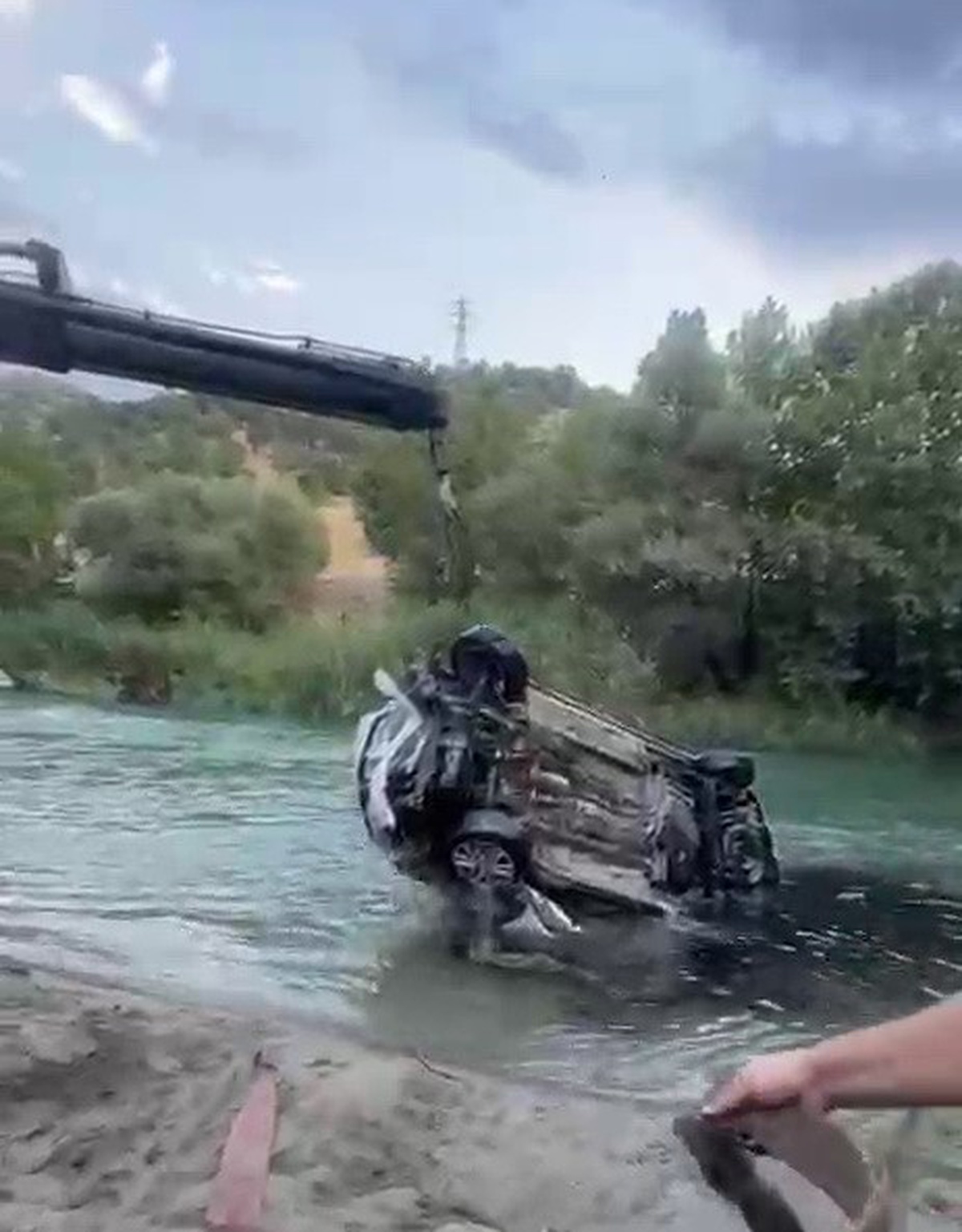 Gölbaşı\'nda Otomobil Göksu Çayı\'na Düştü