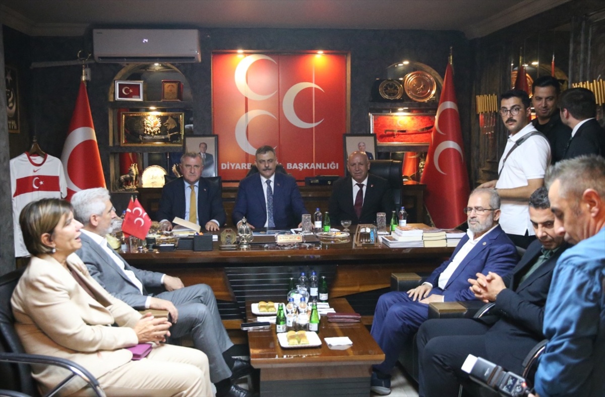 Bakan Çiftçi Diyarbakır\'da Ziyaretlerde Bulundu