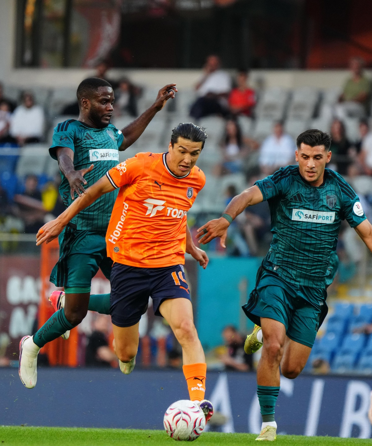 Başakşehir Kocaelispor\'u 2-0 Geçti