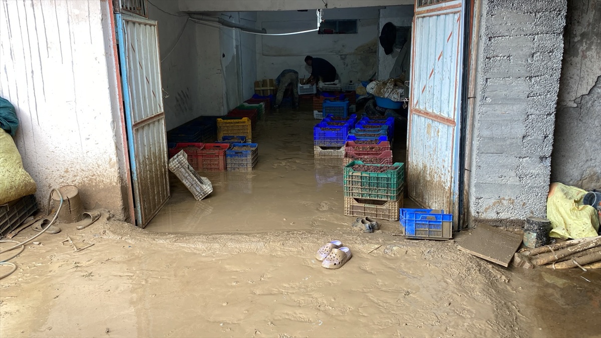 Hekimhan\'da Sağanak Su Baskınlarına Neden Oldu