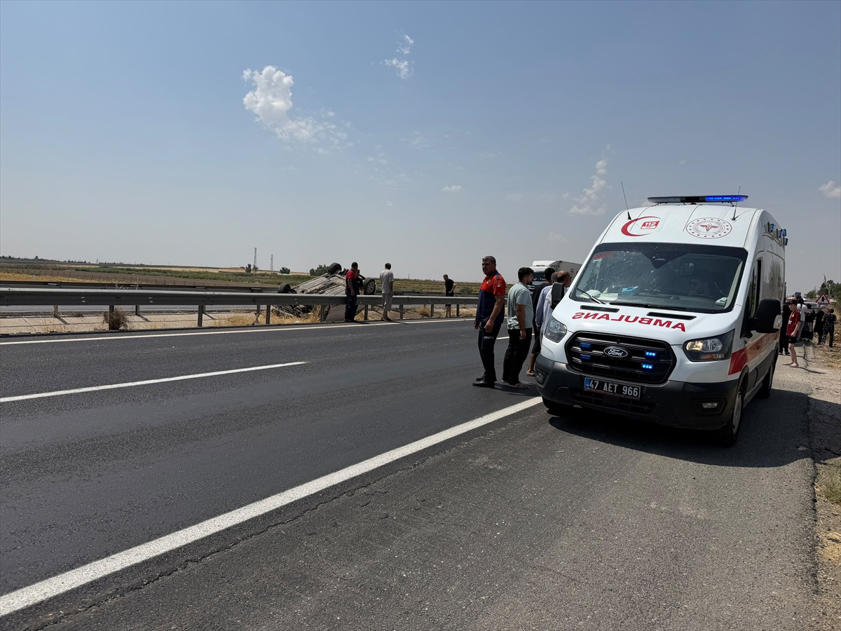 Nusaybin\'de Otomobil Devrildi, Sürücü Yaralandı