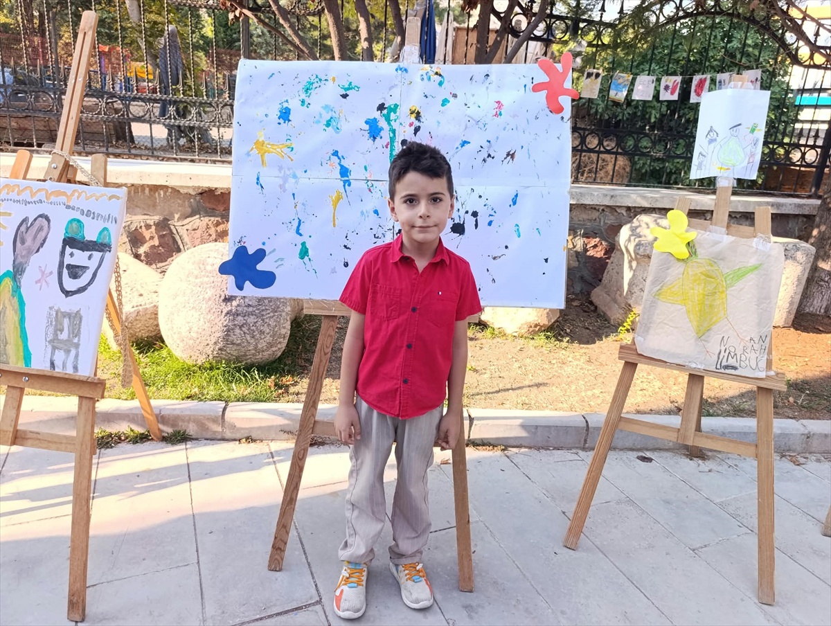 Nallıhan\'da Minik Sanatçı Sergisi Açıldı