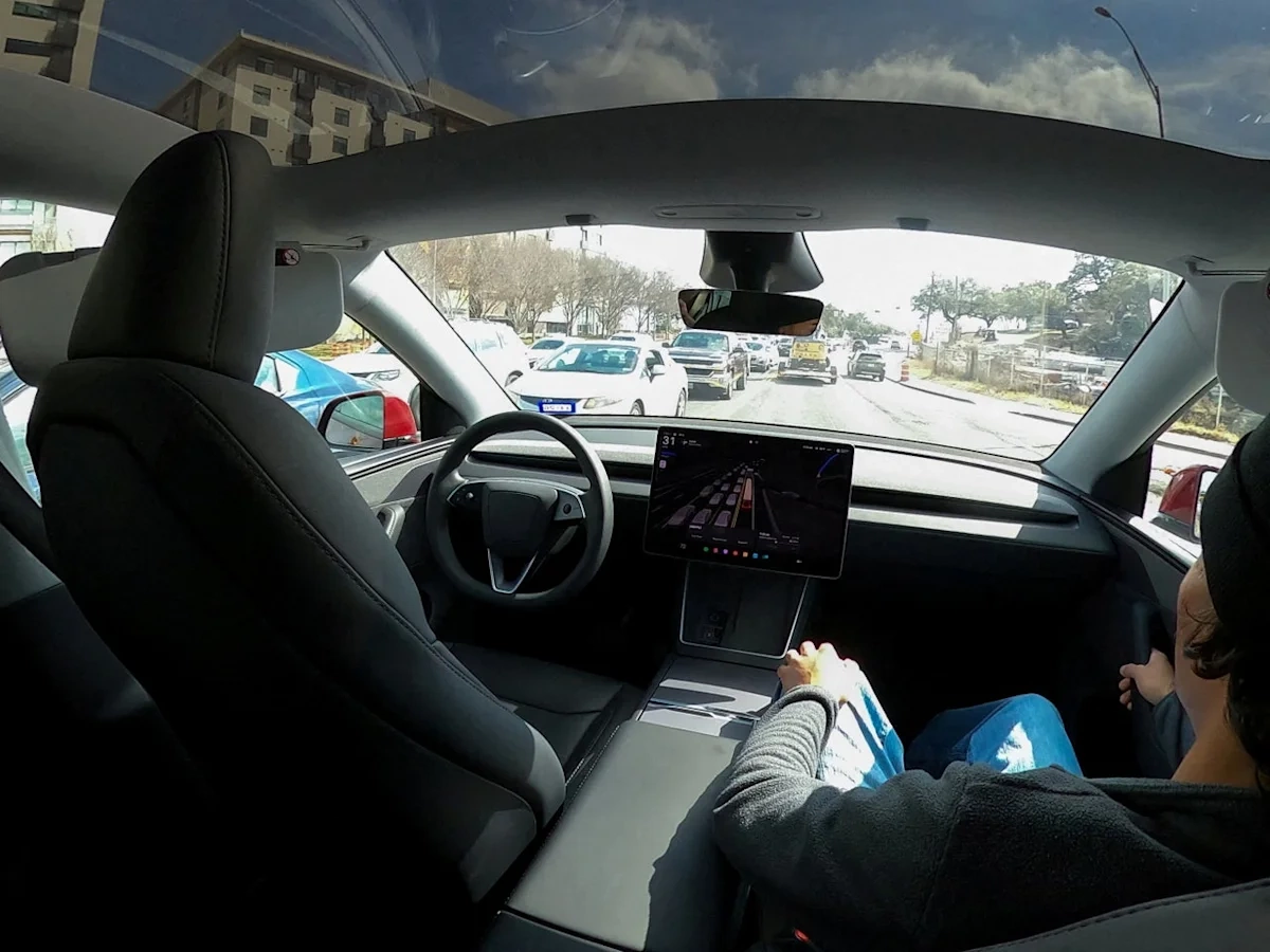 Tesla\'nın Robotaksi Planı İzin Darbesi Aldı
