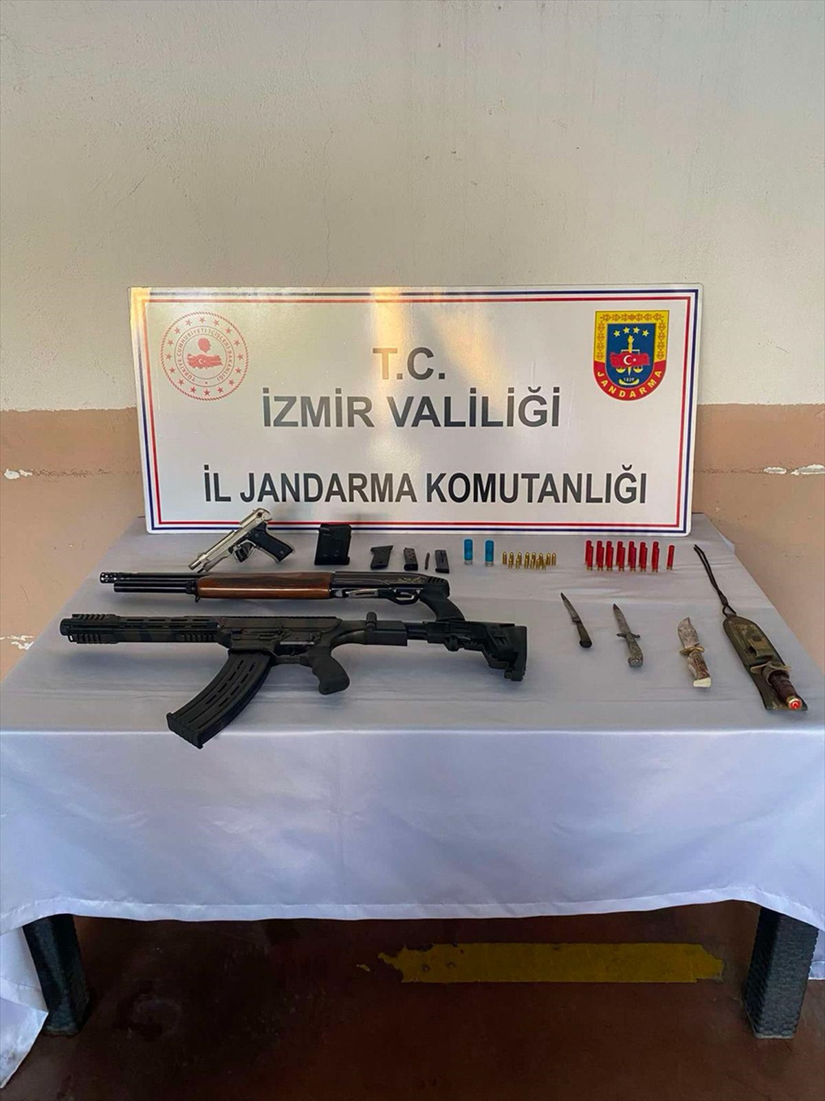 Ödemiş\'te Ruhsatsız Silah Ele Geçirildi