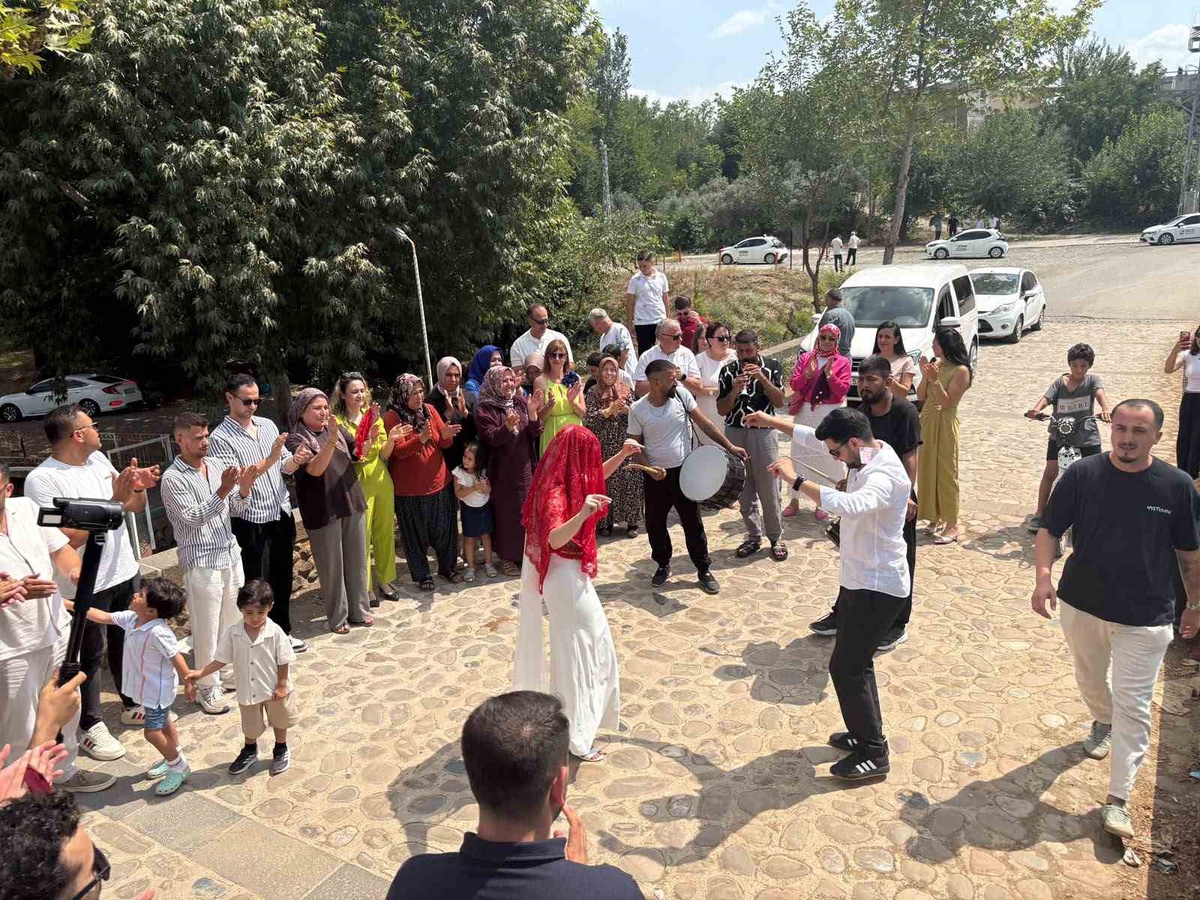 Baklava ile Aşk: Mustafa ve Julia\'nın Düğünü
