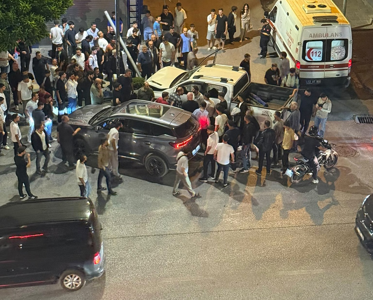 Tatvan\'da Trafik Kazası: 5 Yaralı