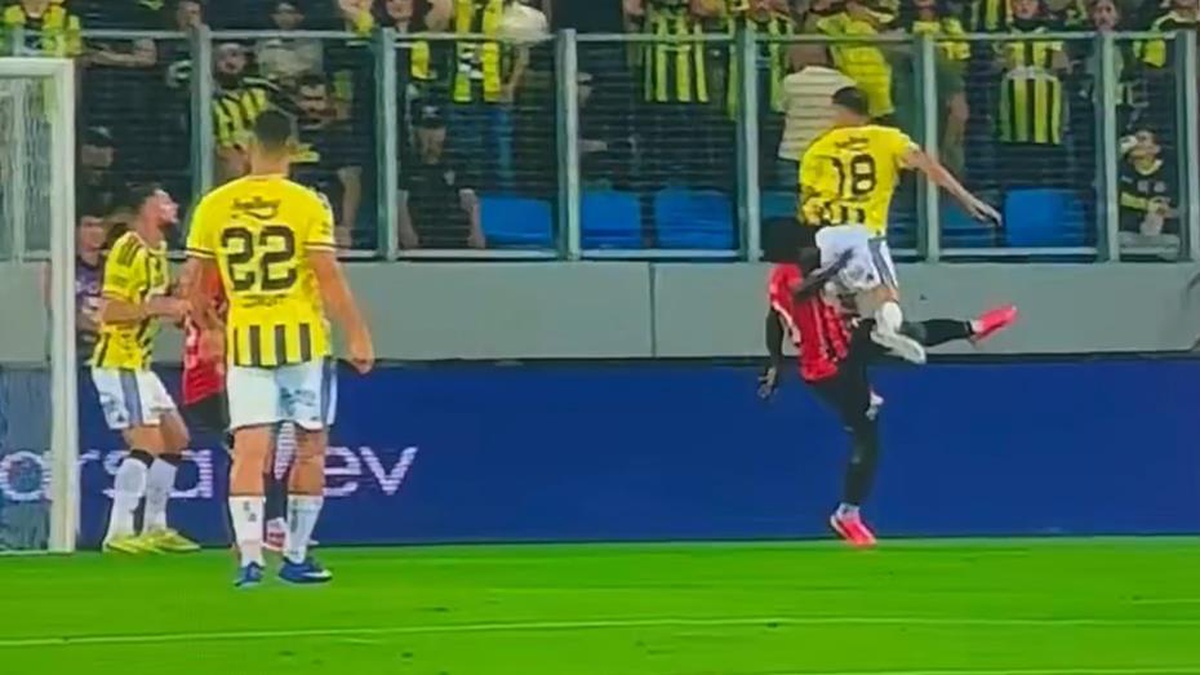 Trio\'dan Fenerbahçe\'nin penaltı beklediği pozisyonlar için olay yorum