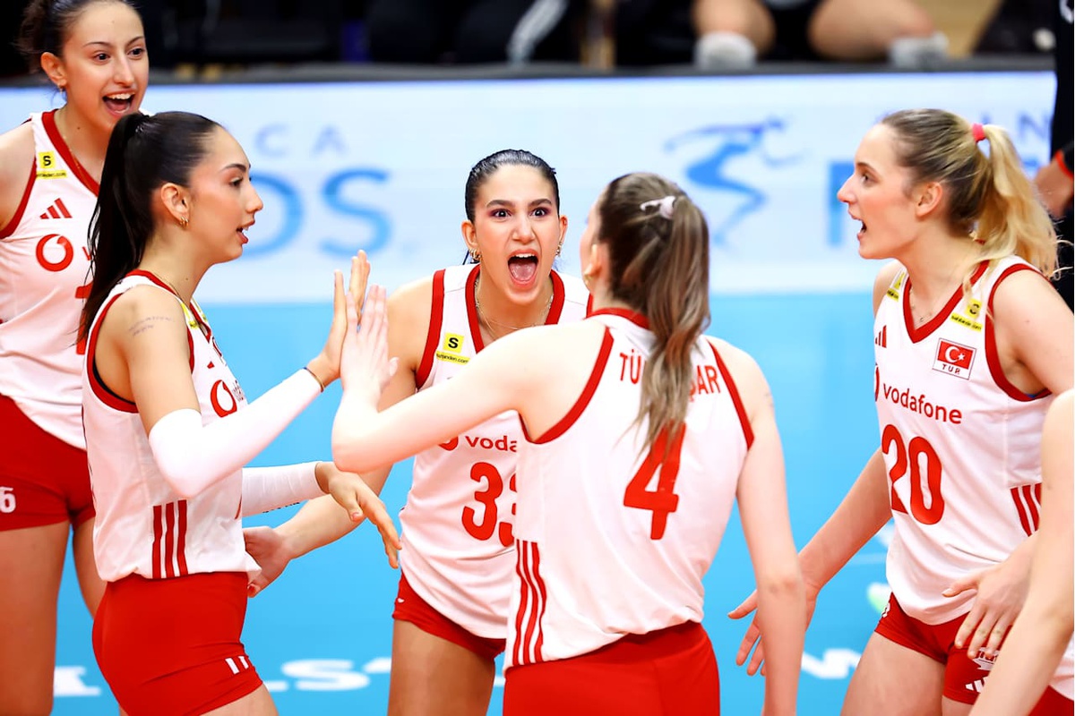 U17 Kız Voleybol Takımı Finale Yükseldi