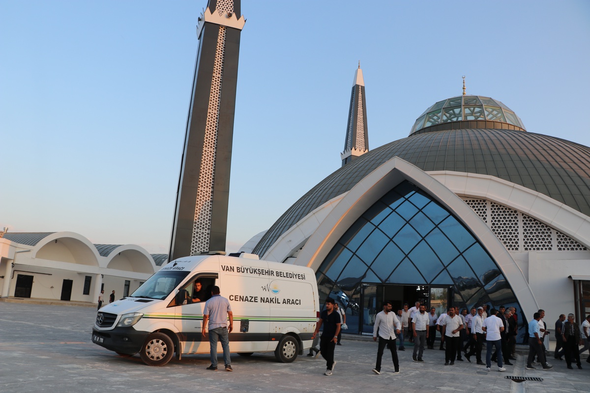 İki Kardeşin Cenazesi Toprağa Verildi
