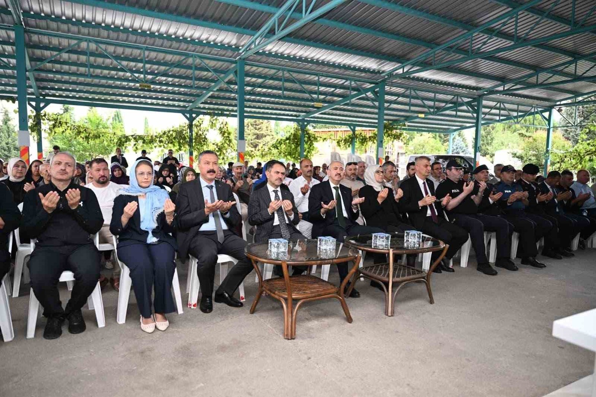 Marmara Depremi\'nin 27. yılında Gölcük\'te dualarla anma
