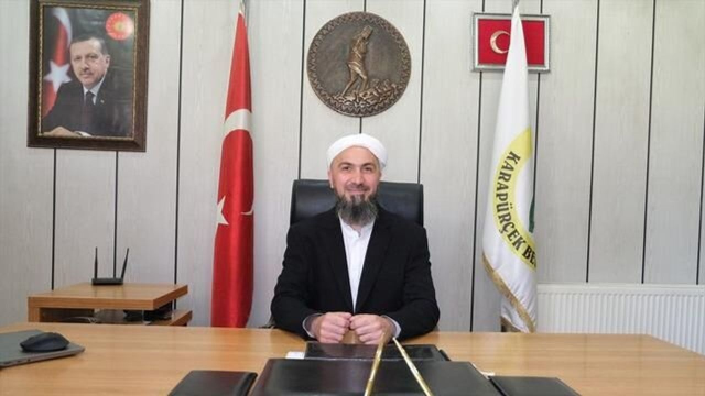 Alışılmışın dışında belediye başkanı! Vatandaşlar merak edip makamına geliyor
