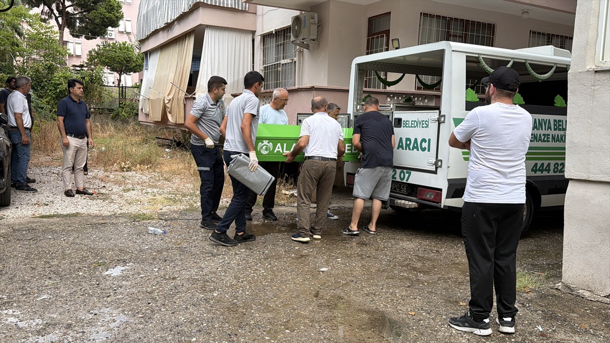 Alanya\'da Balkonundan Düşen Kadın Hayatını Kaybetti