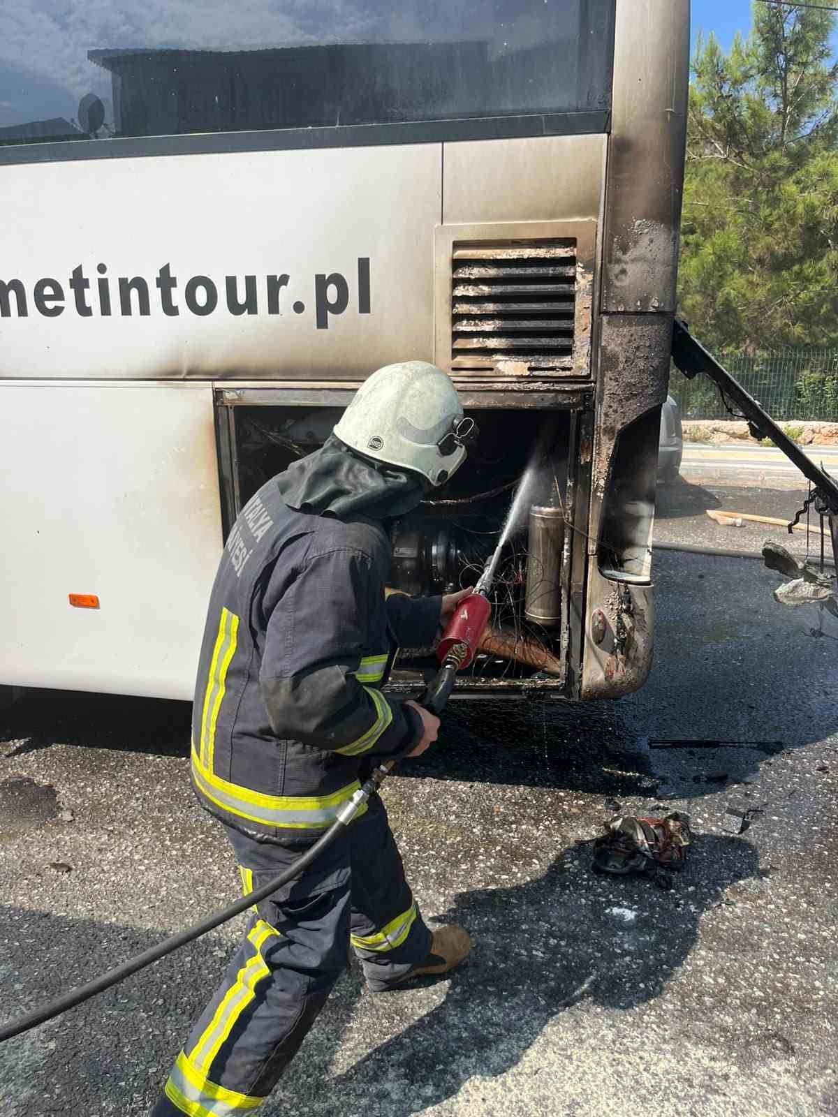 Alanya\'da Otobüs Yangını Paniğe Neden Oldu