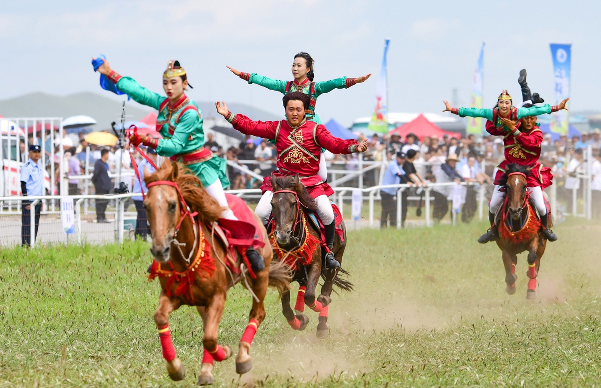 Hinggan Birliği\'nde Naadam Festivali