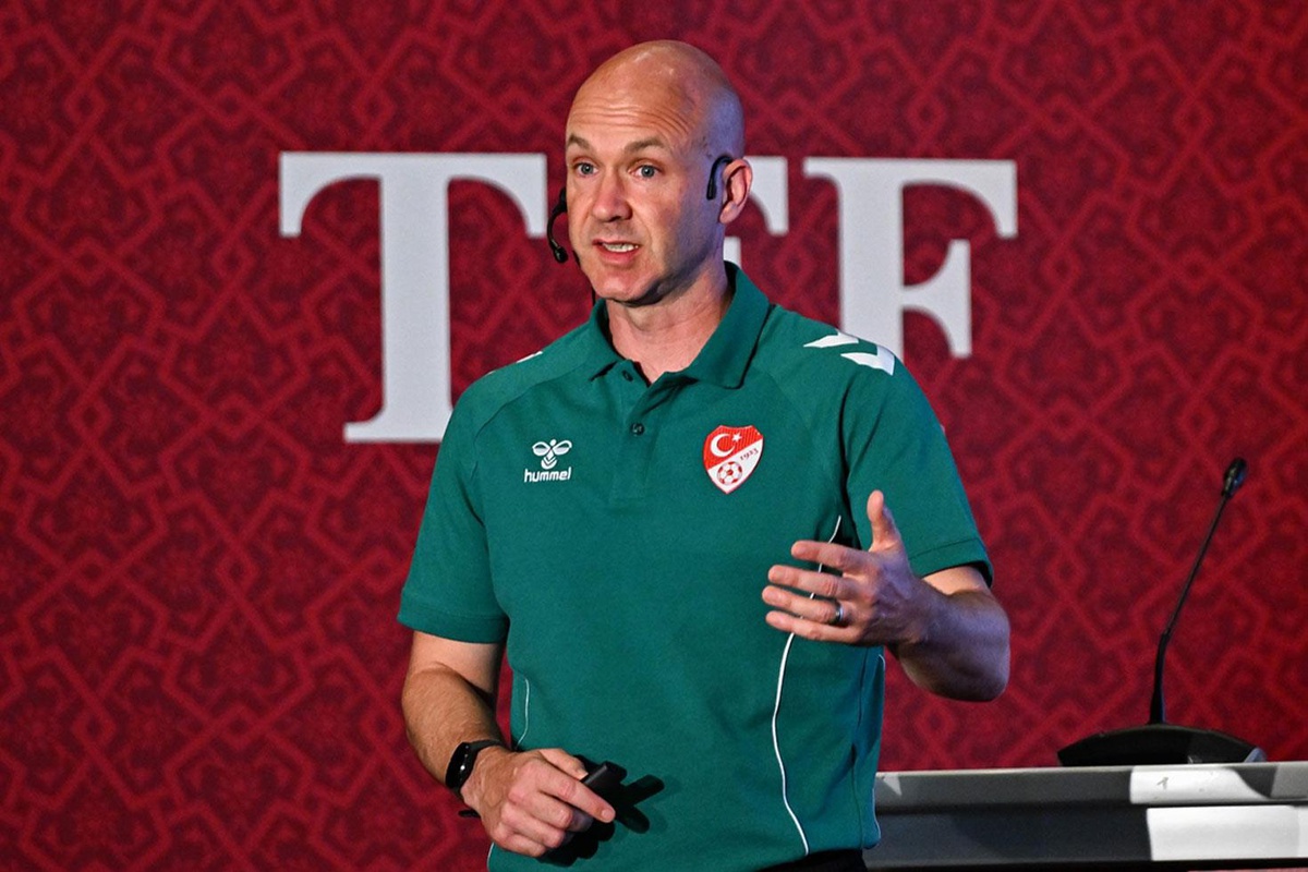 Anthony Taylor, Fenerbahçe\'nin penaltı beklediği pozisyonları değerlendirdi