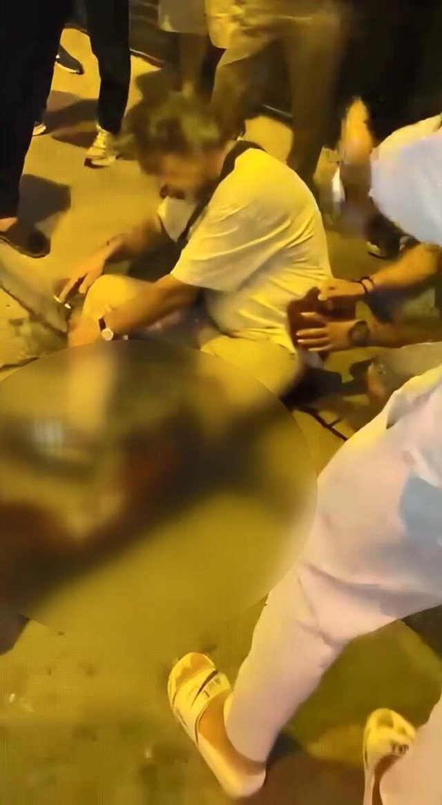 Beyoğlu sokakları kana bulandı! Pitbull saldırdı, sahibi bıçaklandı