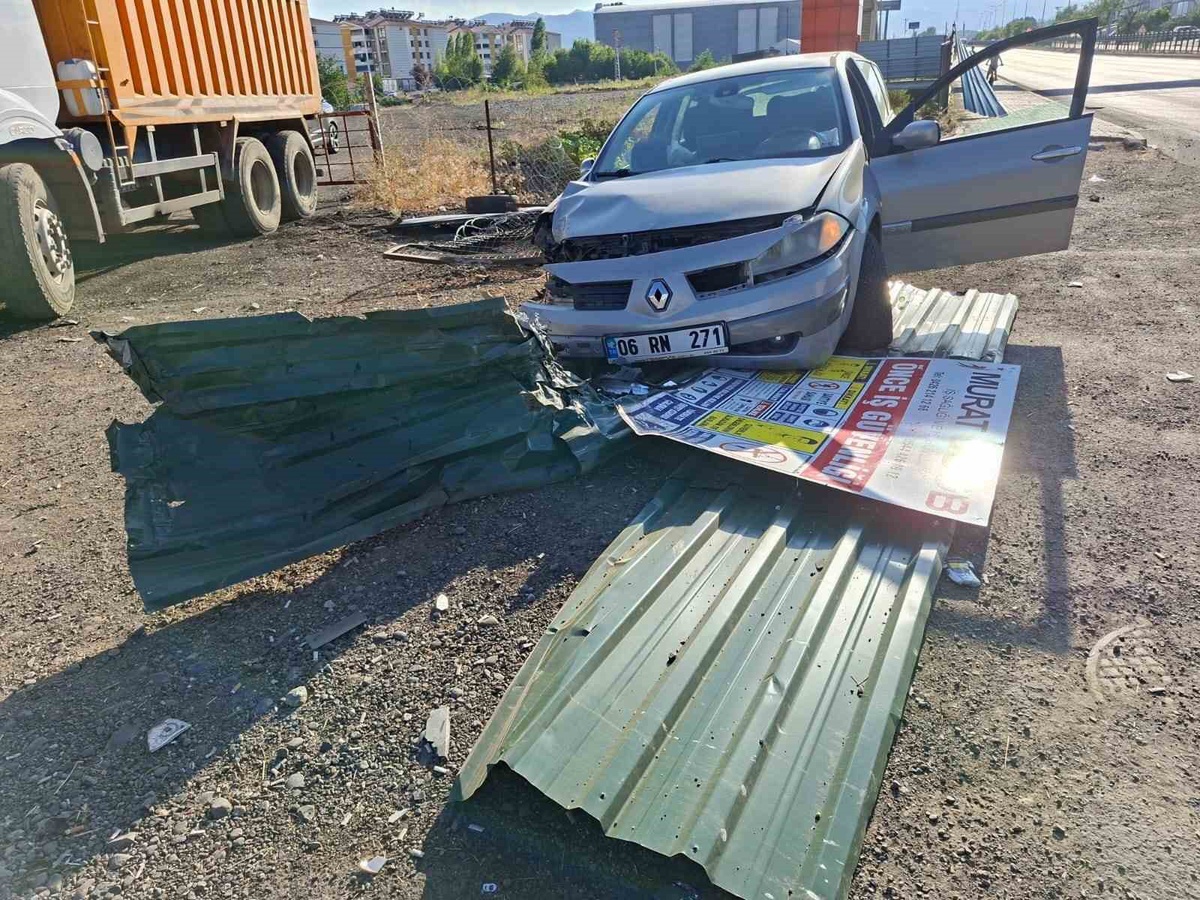 Bingöl\'de Trafik Kazası: 3 Yaralı