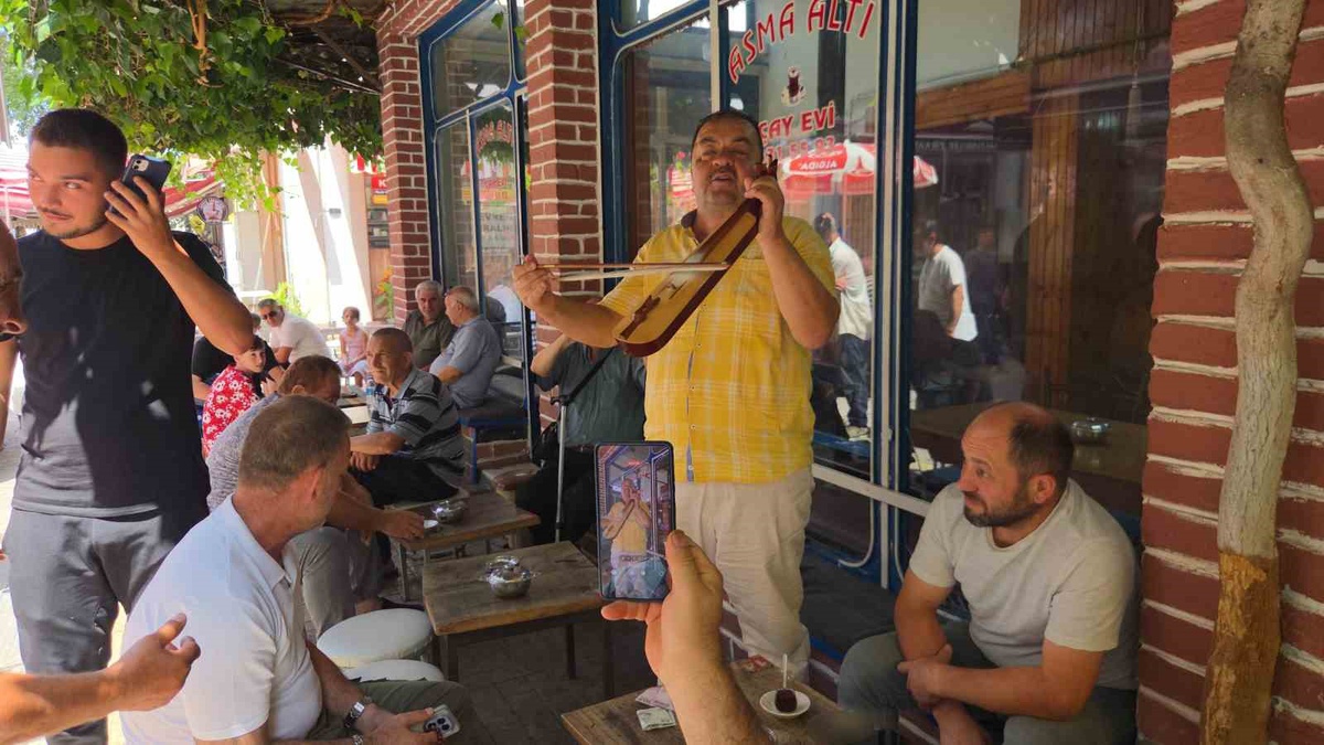Kemençe ile Neşe Saçan Nizam Amca