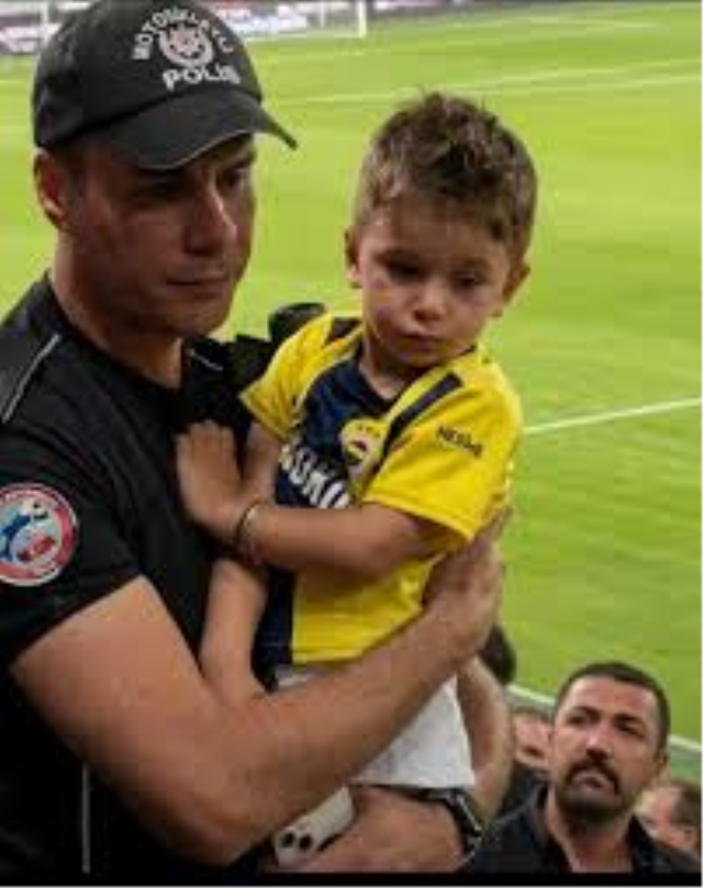 Çorum FK'den forması çıkarılmaya çalışılan Fenerbahçeli çocuğa anlamlı destek