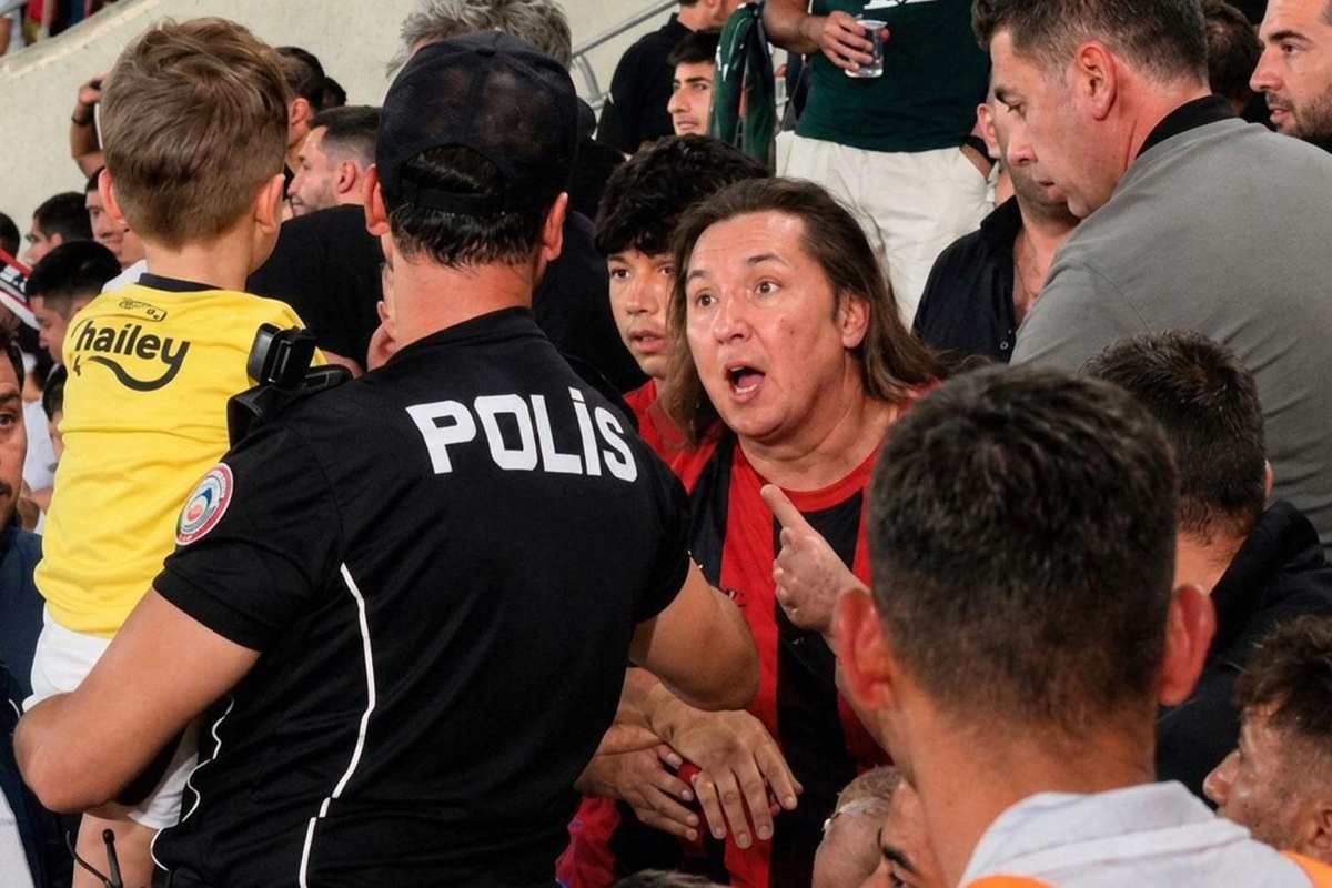 Çorum FK\'den forması çıkarılmaya çalışılan Fenerbahçeli çocuğa anlamlı destek