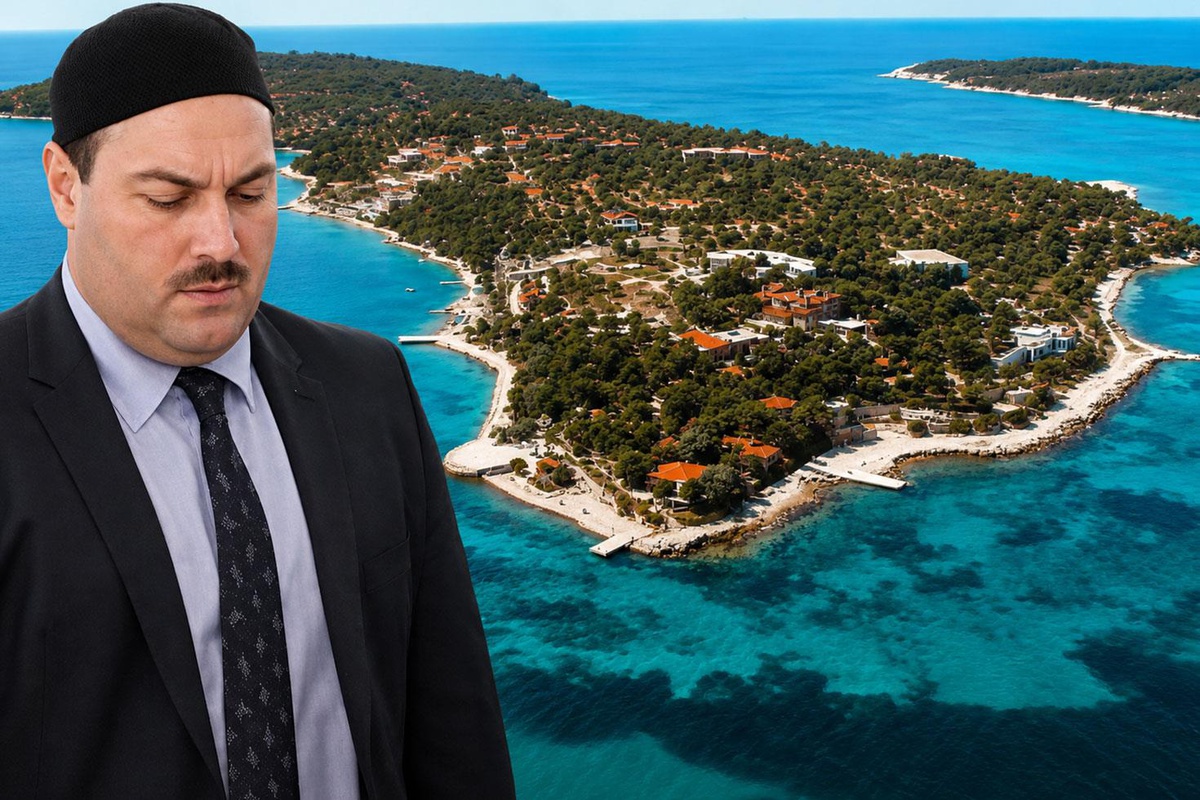\'Ege\'nin Maldivleri\' olarak bilinen Kalem Adası\'nın bir bölümü Kuriş ailesinin çıktı