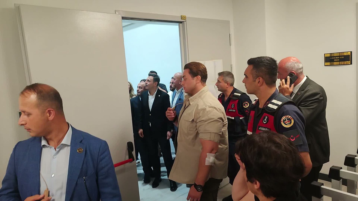 Özgür Özel\'den İBB Davası Değerlendirmesi