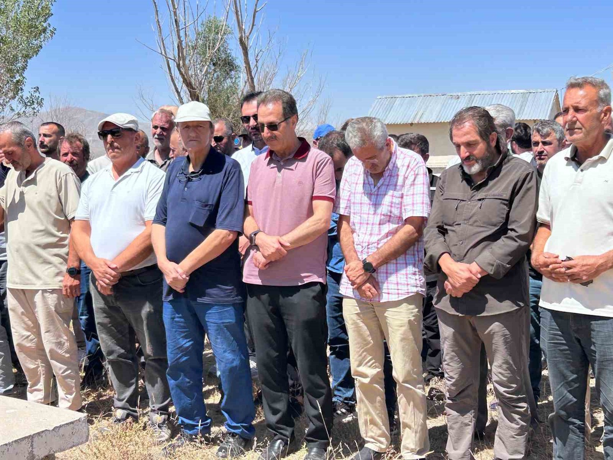 Genç Eczacı Akyüz Toprağa Verildi